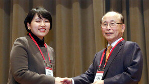 30주년 맞은 LG연암문화재단, 올해 선발 40명에 후원 증서 수여