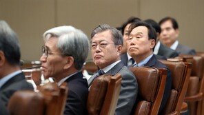 文대통령 국정지지도 53%…6주 만에 하락세 멈춰