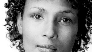 선학평화상에 와리스 디리·아킨우미 아데시나