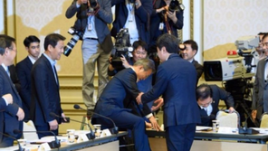 ‘음주운전’ 김종천 靑 비서관 누구?…#정상회담 네임펜 제공 #의전 논란