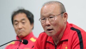‘악수 거부’ 박항서 감독 “미얀마 감독이 우리 선수 괴롭혔다”