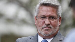 샤인 백악관 공보국장, 지난해 퇴직금 95억원 받아