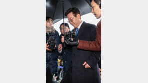 치열한 법리 논쟁?…이재명 경기지사, 10시간째 검찰 조사