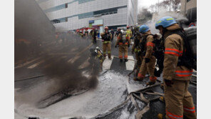 통신장애 KT “연기로 복구 작업 어려워…25일 오전 이동전화 90% 복구”