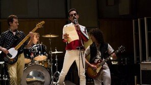 ‘보헤미안 랩소디’ 개봉 25일 만에 관객 400만명↑