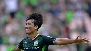 [단독] 이동국의 위대한 발걸음 1년 더…전북과 재계약 확정