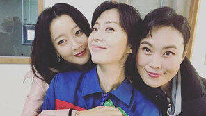 [#해시태그 컷] 김희선과 그녀들 ‘의리 삼총사’