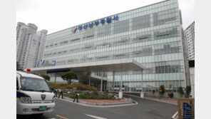 양복에 넥타이 차림…교수행세로 연구실서 돈 훔쳐