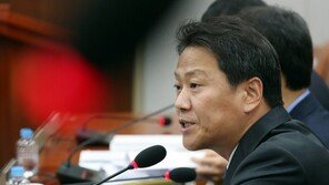 임종석 “익숙함, 관성과 결별하라”…靑 전직원에 메일