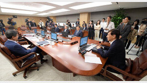 “11월 단발 금리인상 그칠 것” 전망 우세…동결론도 솔솔