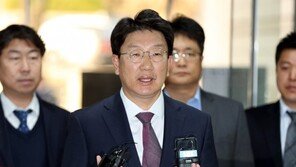 강원랜드 인사팀장 “권성동, 임원 통해 쪽지 전달” 증언