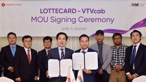 “새 먹거리 찾아” 위기의 카드사, 동남아로 향하다