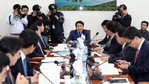 ‘4조 세수 결손’에 野 “정부 대책 없으면 심사 거부” vs 與 “의도된 파행”