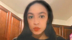 워싱턴 흔든 최연소 女의원의 ‘인스타 정치’