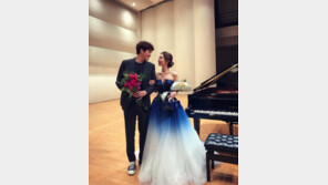 ‘아내 껌딱지’ 정겨운, SNS에도 온통 와이프 자랑뿐…“나의 인어공주”