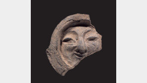 ‘신라의 미소’ 보물로 지정됐다…경주 얼굴무늬 수막새