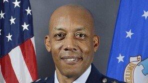 美 태평양공군사령관 “전략 폭격기 한반도 상공 비행 중단…한국 요청”