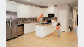 美 텍사스 중개업자, 주택판촉 위한 세미누드 사진 ‘논란’