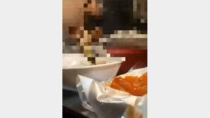 “XX 커요?” 분식집 여손님, 남손님 성적 비하 논란…이준석 “이수역 모방범죄”