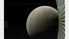 ‘인사이트’ 화성착륙 지켜본 쌍둥이 위성, 더 먼 우주로