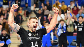 ‘3연속 트리플크라운’ 파다르, 전광인 빠진 현대캐피탈 3연승 앞장