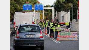 마크롱 “탈원전 속도 10년 늦춘다”…유류세 민심 달래기
