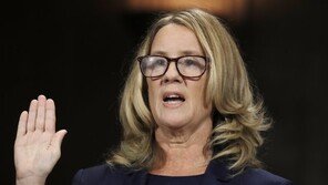 ‘캐버노 성폭행 제기’ 포드 “기부금 64만달러 가족보호에 사용”