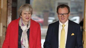 메이 총리 “미국과 무역협상 진행 중”…트럼프에 반박