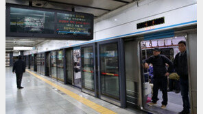 지하철 7호선 이수역서 열차 고장…25분 만에 운행재개