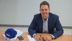 재계약 4명 vs 신규영입 10명…외국인 선수, 새얼굴이 대세