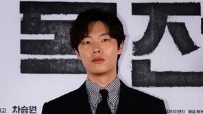 [단독] ‘스크린 대세’ 류준열, 3년 만에 여행예능 ‘트래블러’ 출연