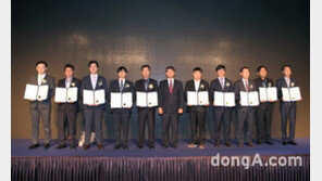 JW중외제약, ‘친환경 경영’ 산업부 장관상 수상… “소나무 400만 그루 심은 효과”