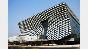 총수 퇴임 코오롱, ‘4세 승계’ 미루고 ‘집단협의’ 체제로