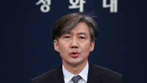 조국, 연일 SNS에 글…“낮고 열린 자세로 경청 또 경청”