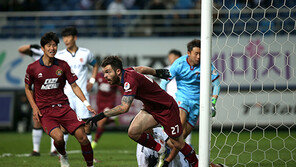 황인범 공백 & PK 실축에도…대전, 사투 끝 K리그2 PO 진출