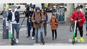 [동아일보·채널A 공동취재]킥보드 타고 출근, 카풀에 지원금… 파리 ‘교통지옥 탈출 작전’