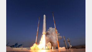 첫 국산엔진 발사성공 ‘값진성과’…‘누리호’ 개발 7부능선 넘었다