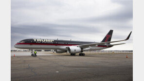 트럼프 자가용비행기, 뉴욕 공항서 접촉사고 당해