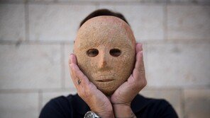 가자지구에서 발굴된 9000년전 돌가면