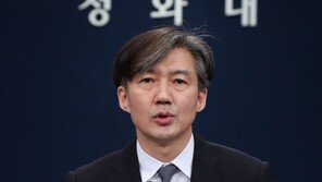 특감반 직원 ‘골프 비위’ 의혹 추가 제기…靑 “확인 안돼”