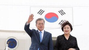 ‘독재 희생자’ 어머니들 만난 文대통령 “진상규명 그만 요구없나요”