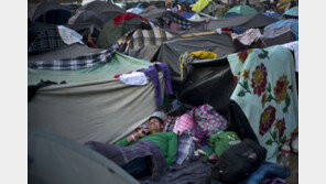 이민 6000명 수용 티후아나 경기장, 위생상태 ‘빨간 불’
