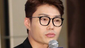 가수 김범수, 2일째 차트 1위…겨울 타고 온 감성