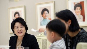 김정숙 여사, 내달 TV 강연 프로그램 출연…‘미혼모’ 메시지 전달