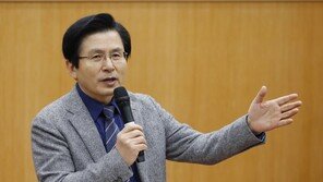 황교안, 한국당 전대 출마관련 “여러 생각하고 있다”