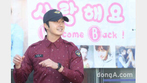 [동아포토]정일우, 팬을 향한 미소