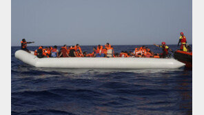 스페인 당국, 지중해서 난민 650명 구조…시신 4구 수습