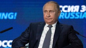 푸틴, 홀로 사우디 왕세자와 친근한 모습 ‘눈길’