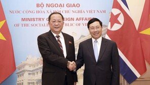 리용호 北외무상, 베트남 외무장관 등과 회담…“관계 개선 합의”