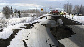 美알래스카서 규모 7.0 강진…도로 찢기고 다리 사라져